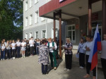 В школе прошла торжественная линейка «За честь школы». 